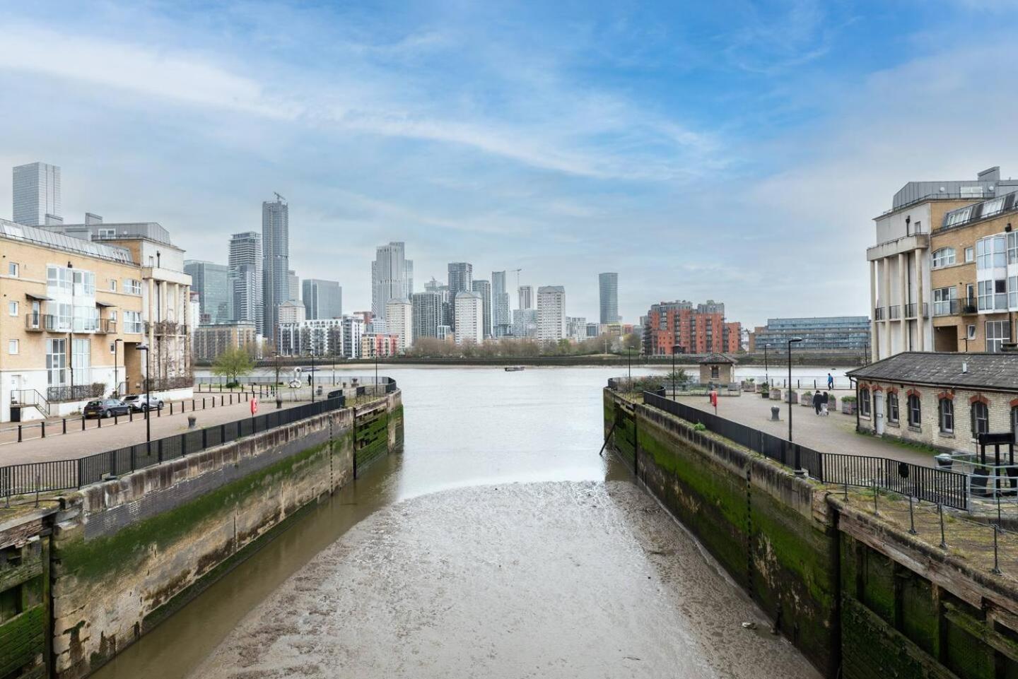 Sunny Maisonette With Views Over Canary Wharf, London Luaran gambar