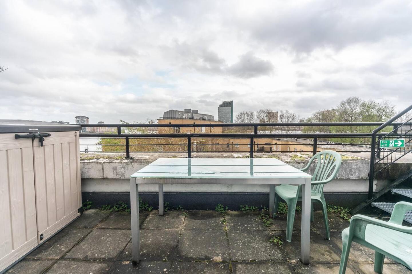 Sunny Maisonette With Views Over Canary Wharf, London Luaran gambar